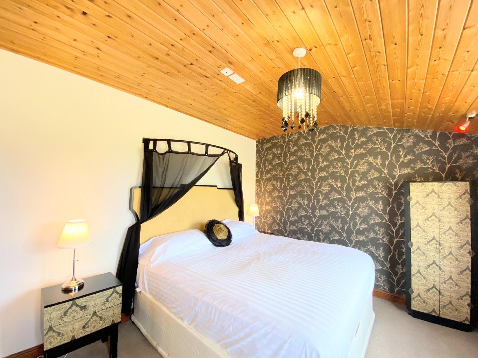 Torridon 12 With Private Hot Tub - Fife - Loch Leven - Lomond Hills Villa Kelty Exterior photo